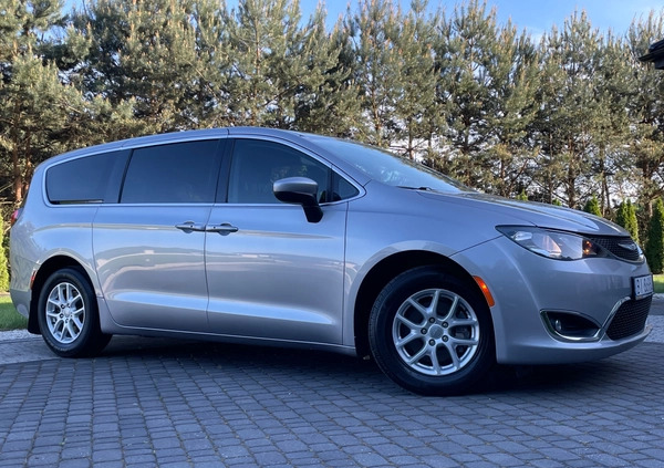 Chrysler Pacifica cena 85999 przebieg: 100000, rok produkcji 2017 z Częstochowa małe 379